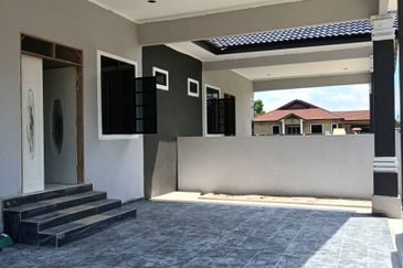 Semi-D Tebing Tembah Paka