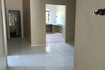 Semi-D Tebing Tembah Paka