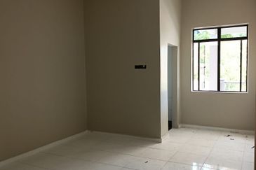 Semi-D Tebing Tembah Paka