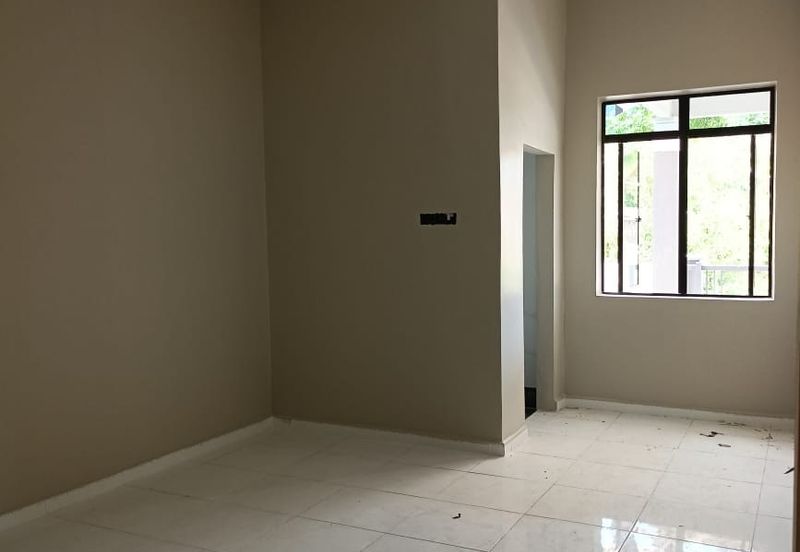 Semi-D Tebing Tembah Paka