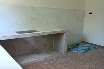 Semi-D Tebing Tembah Paka