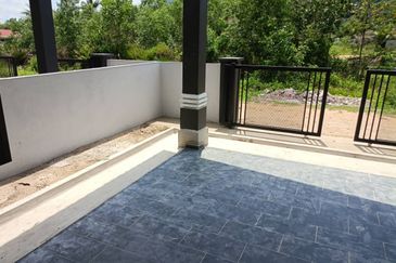 Semi-D Tebing Tembah Paka