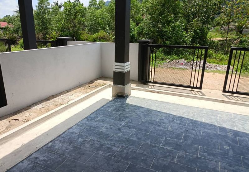 Semi-D Tebing Tembah Paka