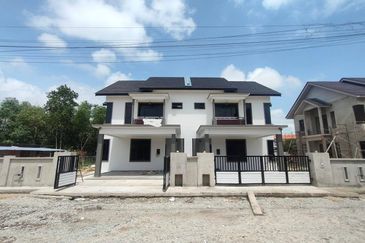 Semi-D Kg Telaga Batin Kuala Nerus Terengganu