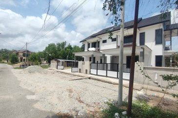 Semi-D Kg Telaga Batin Kuala Nerus Terengganu