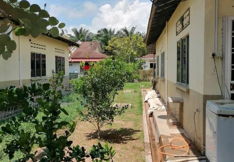 TAMAN IMPIANA ROMPIN