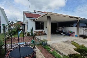 TAMAN IMPIANA ROMPIN