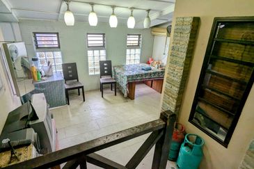 PUSAT KOMERSIAL BATU 3