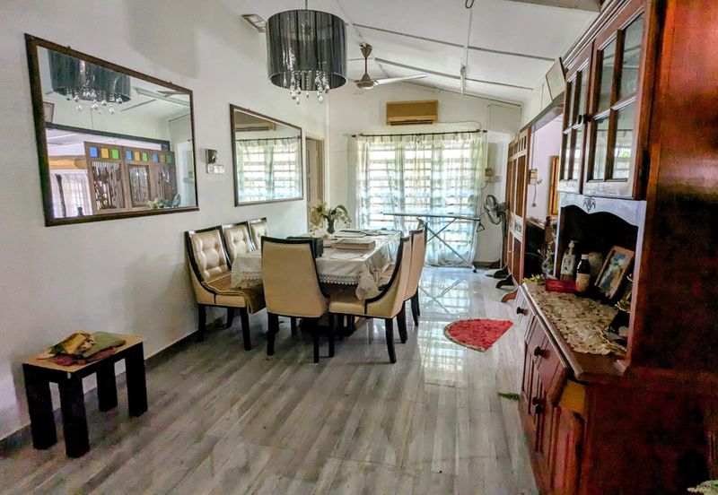 PUSAT KOMERSIAL BATU 3