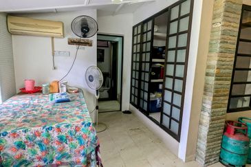 PUSAT KOMERSIAL BATU 3