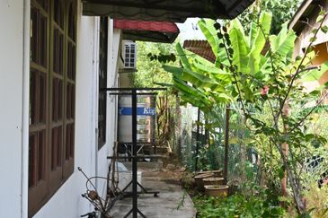 PUSAT KOMERSIAL BATU 3