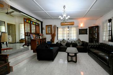 PUSAT KOMERSIAL BATU 3