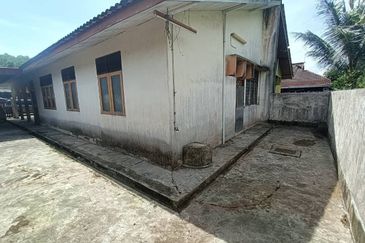 Cornerlot Tanah Luas Taman Indah Permai Paka