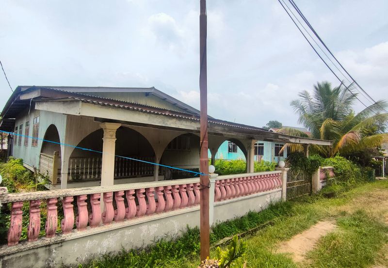 Tanah Lot Beserta Rumah Di Jalan Utama Kerteh