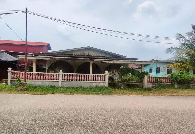 Tanah Lot Beserta Rumah Di Jalan Utama Kerteh