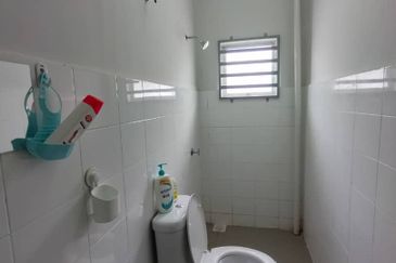 BANDAR SATELITE MUADZAM SHAH