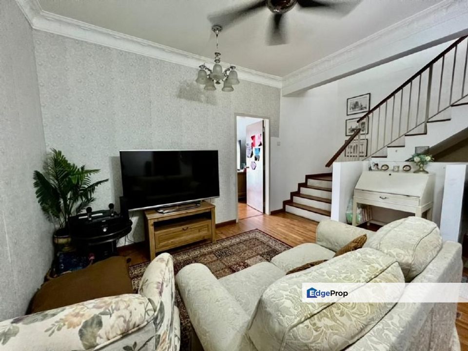 MOSTLY FURNISHED 3 STOREY TERRACE (INTERMEDIATE) TAMAN SELASEH, BATU CAVES FOR SALE, Selangor, Batu Caves 