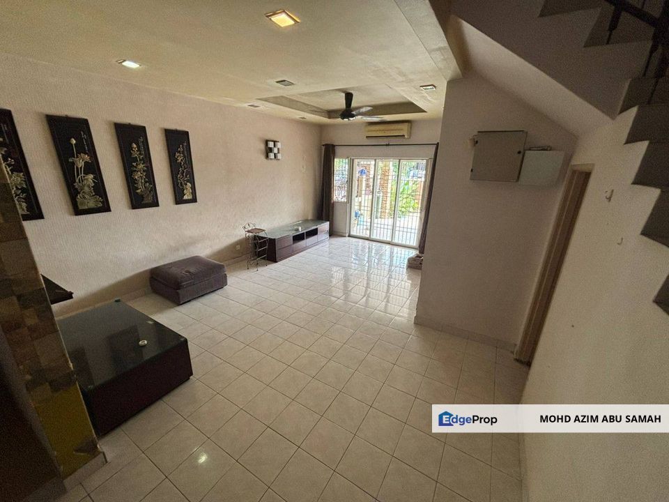 WTS FOR SALE  Taman Bukit Subang, Shah Alam  Elmina Mall Nearby Double Storey Terrace House Kitchen Fully Extended, Selangor, Shah Alam