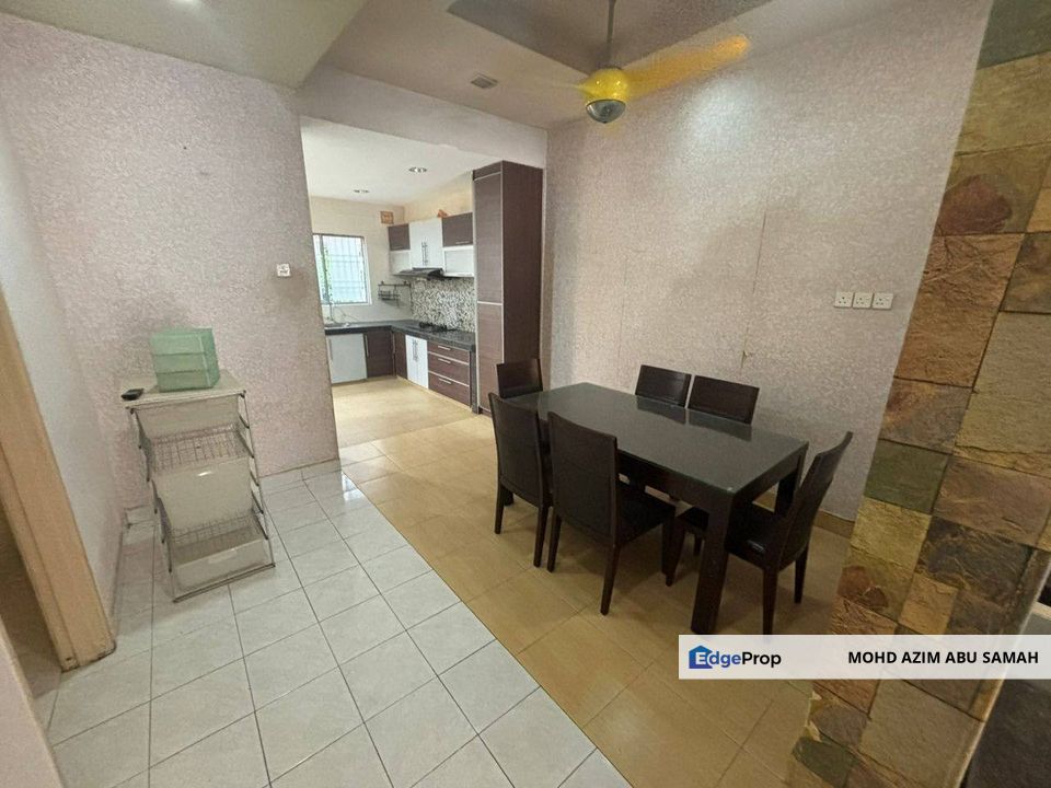 WTS FOR SALE  Taman Bukit Subang, Shah Alam  Elmina Mall Nearby Double Storey Terrace House Kitchen Fully Extended, Selangor, Shah Alam