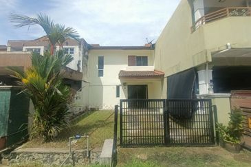 Jalan Semarak, Bukit Beruntung