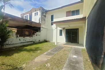 Jalan Semarak, Bukit Beruntung