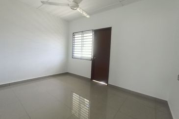 Jalan Semarak, Bukit Beruntung