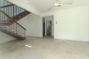 Jalan Semarak, Bukit Beruntung