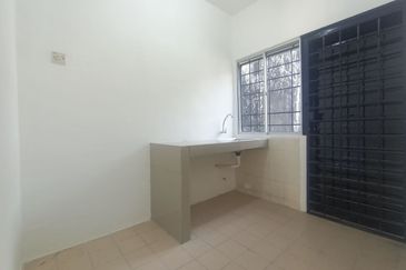 Jalan Semarak, Bukit Beruntung