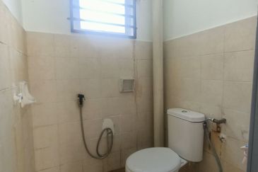 Jalan Semarak, Bukit Beruntung