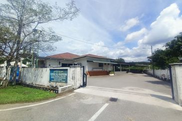 Jalan Semarak, Bukit Beruntung