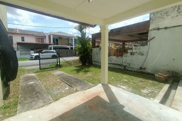 Jalan Semarak, Bukit Beruntung