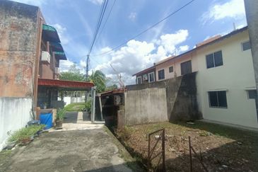 Jalan Semarak, Bukit Beruntung