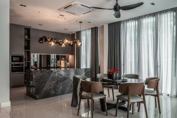 Good Feng Shui & Surrounding Hill Top View 34x65 1.5 Storey Semi D Town Villa Nearby Cyberjaya