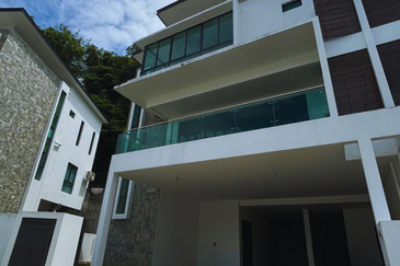 Nearby Commercial Area & Hyper Market 34x65 1.5 Storey Semi D Town Villa Nearby Cybersouth