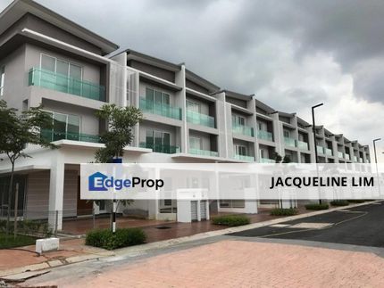 Ready To Move In 22x85 3 Storey Nearby Puchong, Selangor, Puchong