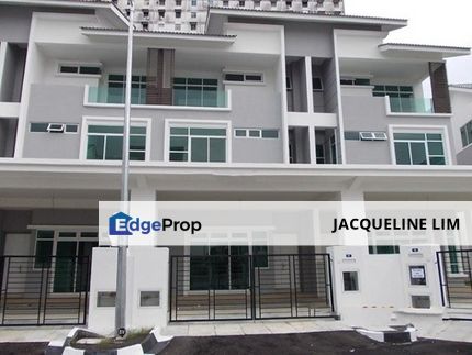 Private Linear Park Next To Living Hall 22x85 3 Storey Nearby Puchong, Selangor, Puchong