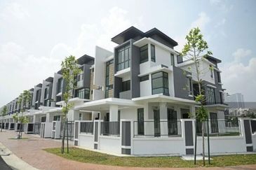 15 min to putrajaya 22x85 3 Storey Nearby Putrajaya