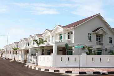 Puchong New House House For sale Only From 1.2m