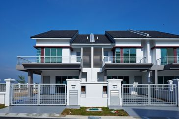 Jalan Warisan Mulia, Kota Warisan