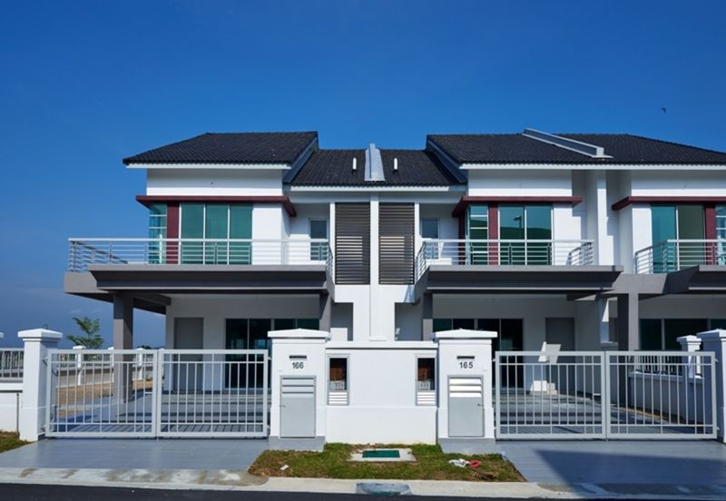 Jalan Warisan Mulia, Kota Warisan