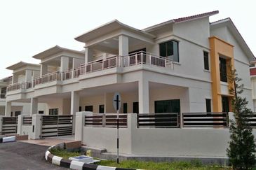 Near Cyberjaya Cash Back up to 60k Freehold 20x80 only 604k