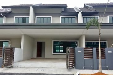 2km to Cyberjaya New Landed House For Sale 22x70  only 9xxk