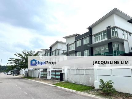 Luxury Greenery Environment 34x75 1.5 Storey Semi D Town Villa Nearby Cyberjaya, Selangor, Cyberjaya