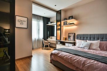 High End Gated & Guarded System 34x75 1.5 Storey Semi D Town Villa Nearby Cyberjaya