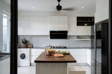 Monthly Installment RM2500 34x65 1.5 Storey Semi D Town Villa Nearby Cyberjaya