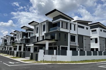 Early Bird 10% Promotion 34x65 1.5 Storey Semi D Town Villa Nearby Cyberjaya