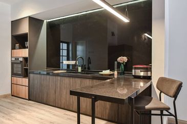 Gated & Guarded High End Security 34x65 1.5 Storey Semi D Town Villa Nearby Cyberjaya