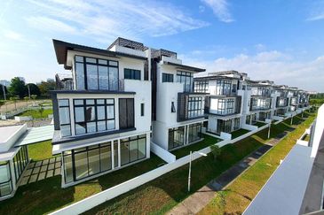 3 Min to Commercial Area 34x65 1.5 Storey Semi D Town Villa Nearby Cyberjaya