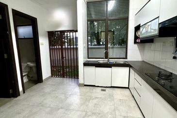 Jalan Setia Duta U13/21J