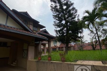 Hillside Manor. Kota Kemuning Bungalow 